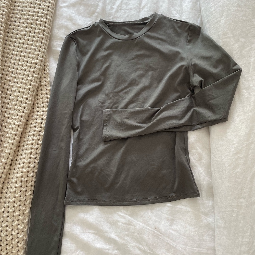 Amazon grey long sleeve